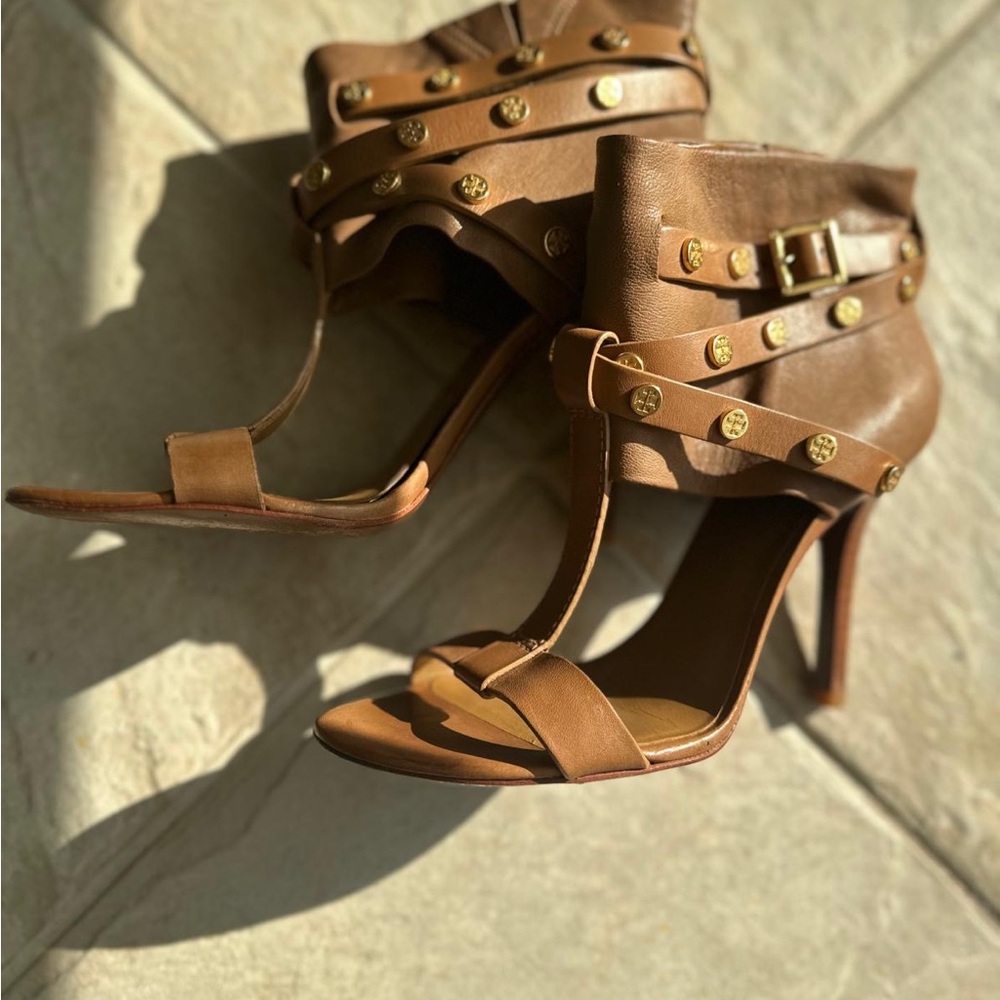 Tory Burch Brown and Gold Heels with Elegant Design